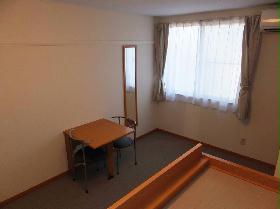 Living and room. 1F flooring, 2F carpet