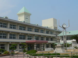 Primary school. Takuma up to elementary school (elementary school) 1020m