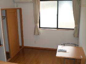 Living and room. 1F flooring, 2F carpet