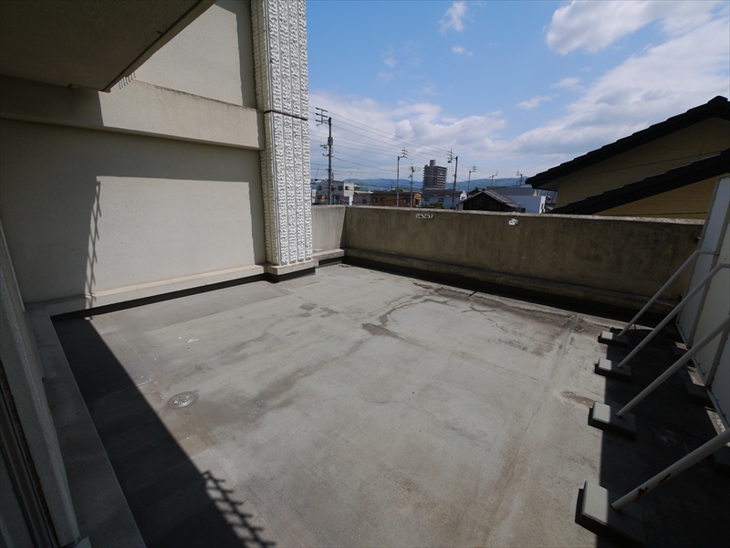 Balcony. I'm glad spacious veranda