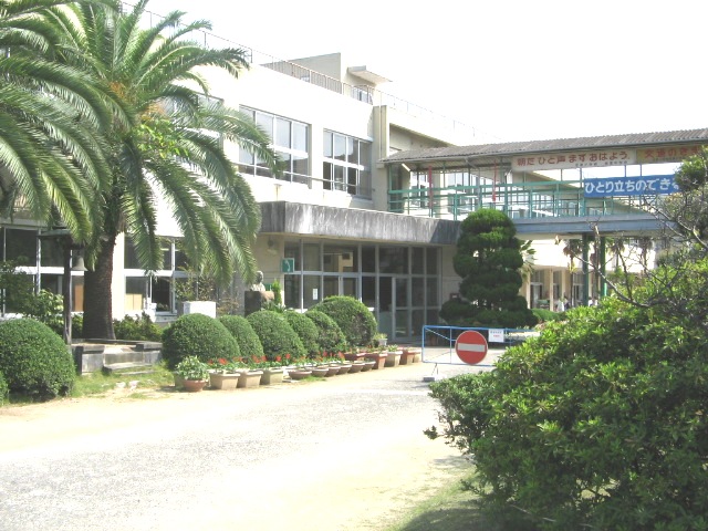 Primary school. 1560m to Sanuki Municipal Shido elementary school (elementary school)