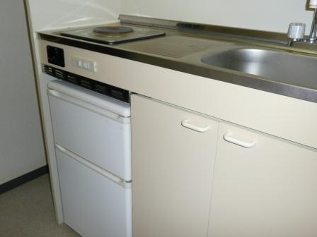 Kitchen. 2 door fridge