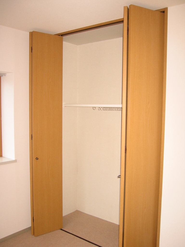 Receipt. Spacious closet.