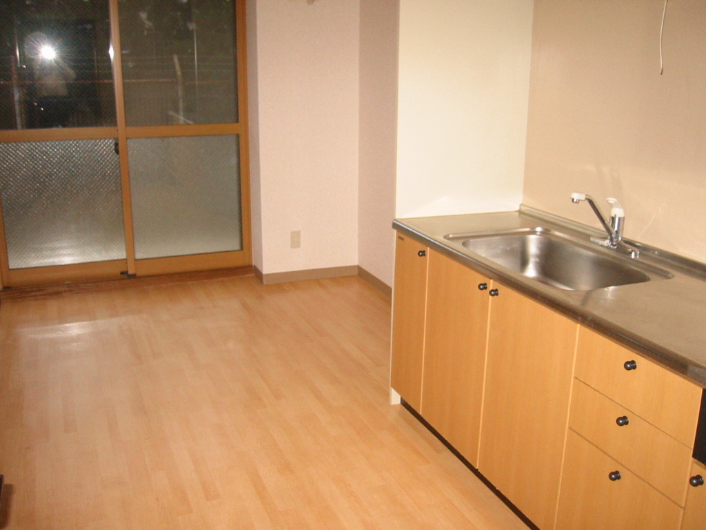 Living and room. Bright dining facing the south.