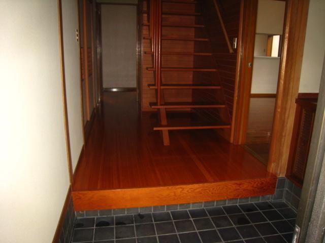 Entrance. Entrance spacious