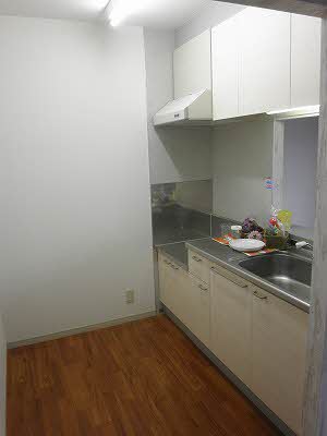 Kitchen. B over 202