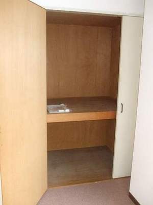 Receipt. Western-style room is housed in the