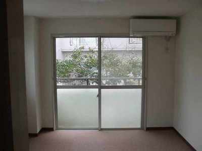 Living and room. 6 Pledge Western-style