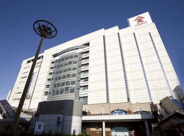 Shopping centre. Takamatsu Tenmaya until the (shopping center) 205m