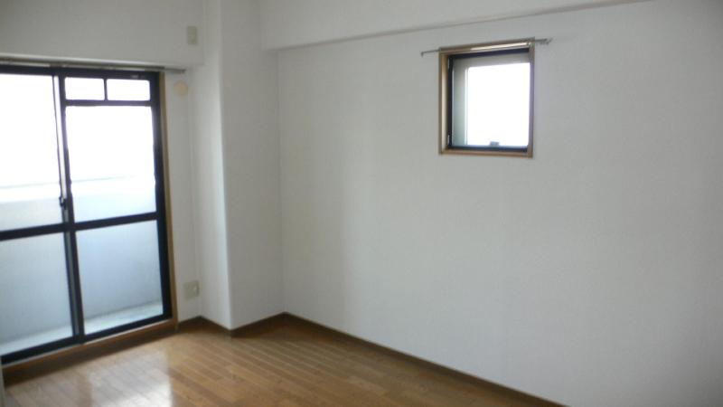 Other room space. All houses Corner Room