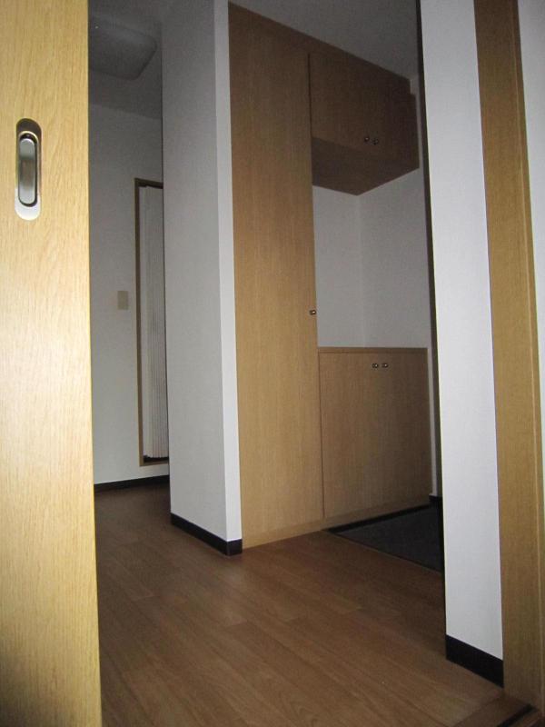 Entrance. Entrance housed plenty