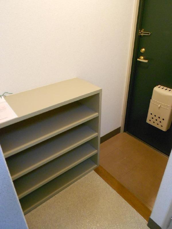 Entrance. Entrance ・ Shoe box