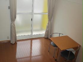 Living and room. 1F flooring, 2F carpet