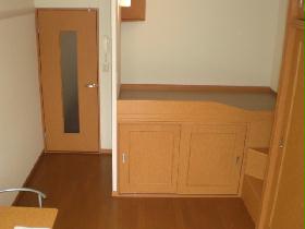 Living and room. 1F flooring, 2F carpet