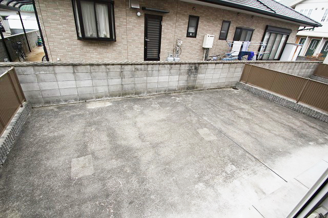 Garden. It is a reference photograph of the inverted type