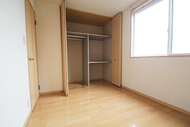 Living and room. It is a reference photograph of the inverted type