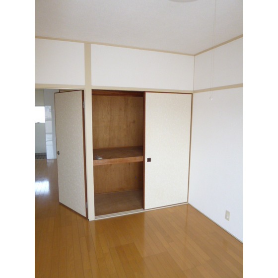 Other room space. Western-style 6.0 Pledge east