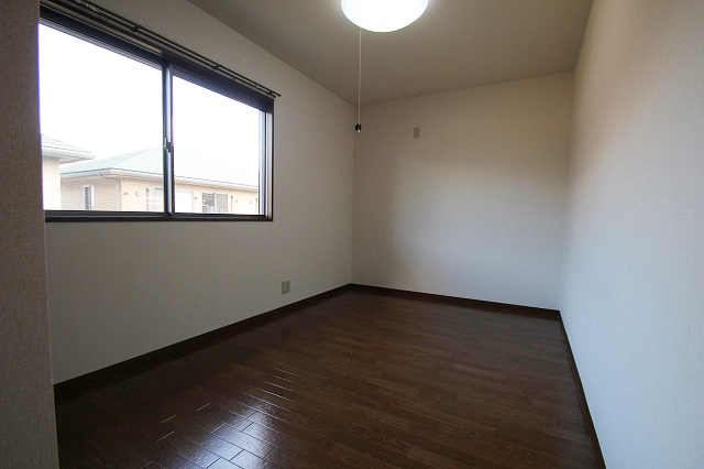 Living and room. It is a reference photograph of the inverted type