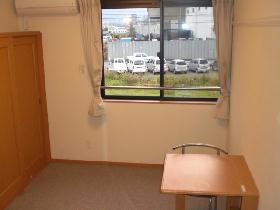 Living and room. 1F flooring, 2F carpet