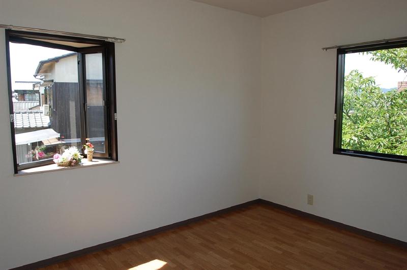 Living and room. North Western-style Bright rooms in the two-sided light-shielding