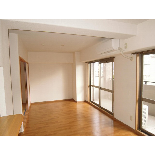 Living and room. LD (inverted)