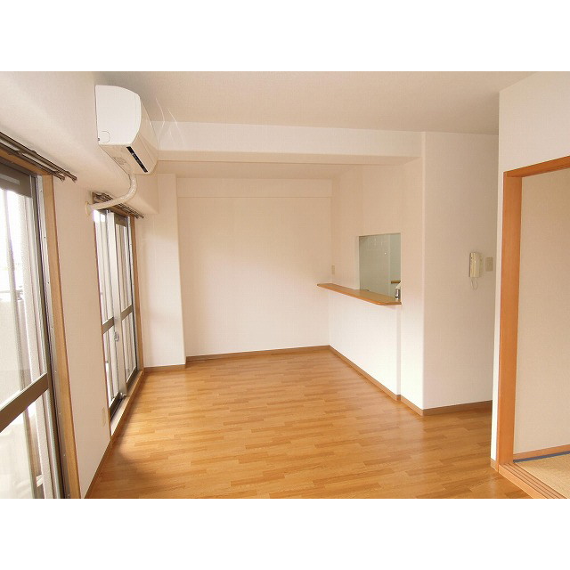 Living and room. LD (inverted)