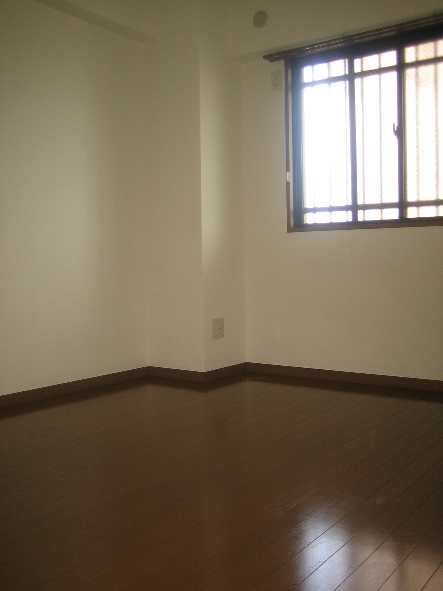 Other room space. North Western-style