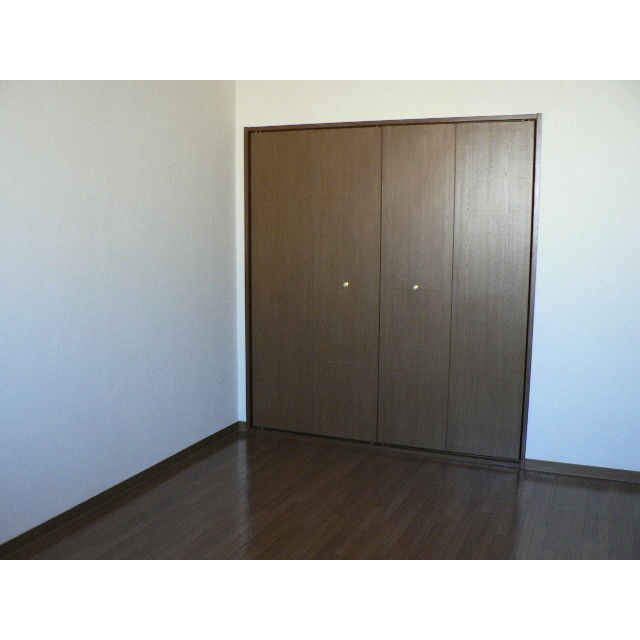 Other room space. Oriental room