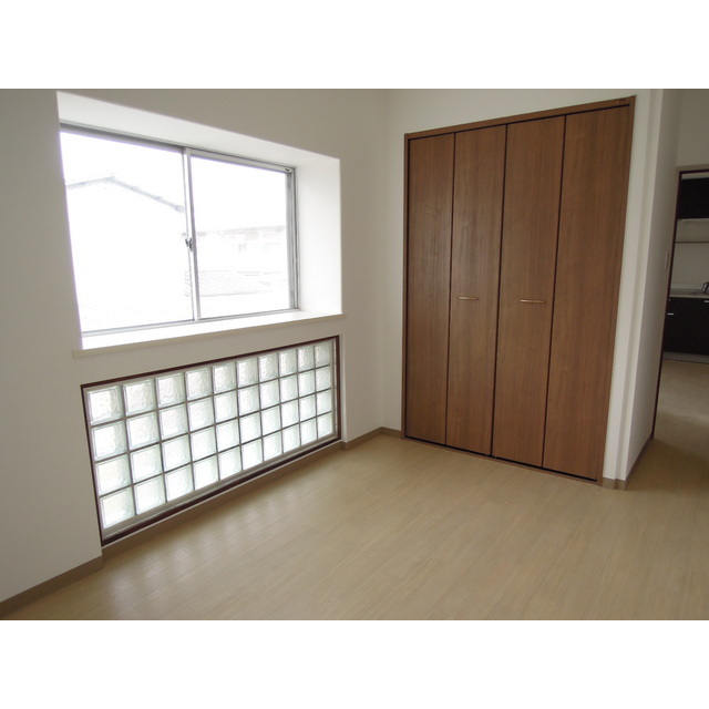 Living and room. Western-style (inverted)