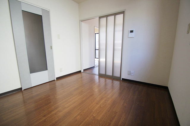 Living and room. It is a reference photograph of the same type