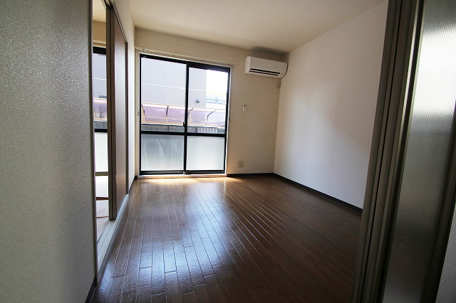 Living and room. It is a reference photograph of the same type