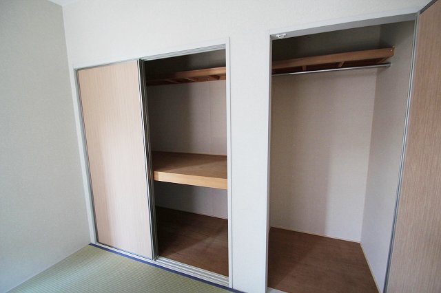 Receipt. It is a reference photograph of the same type