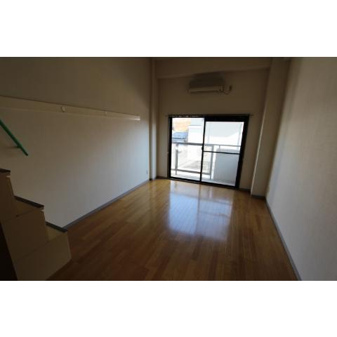 Living and room. Equipped with air conditioning (^ v ^)