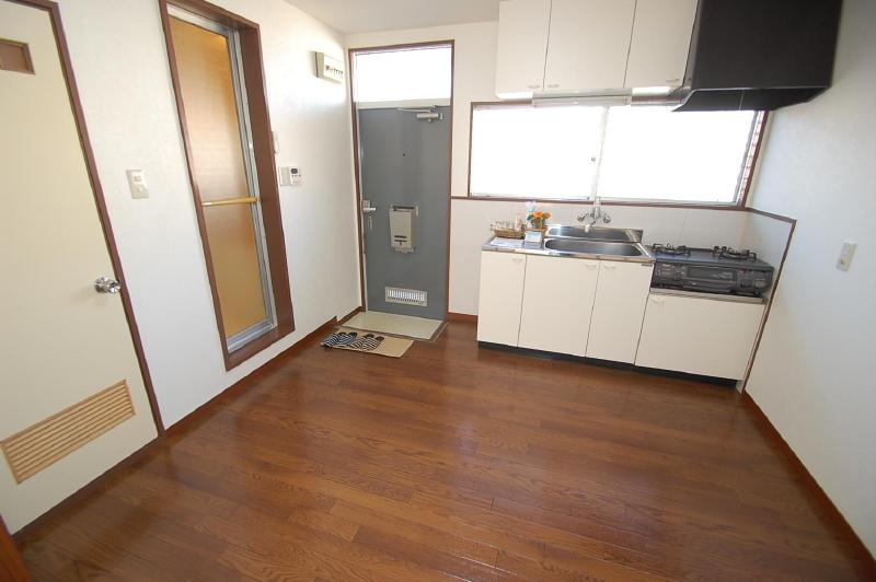 Kitchen. The picture may be different takes precedence over the current situation