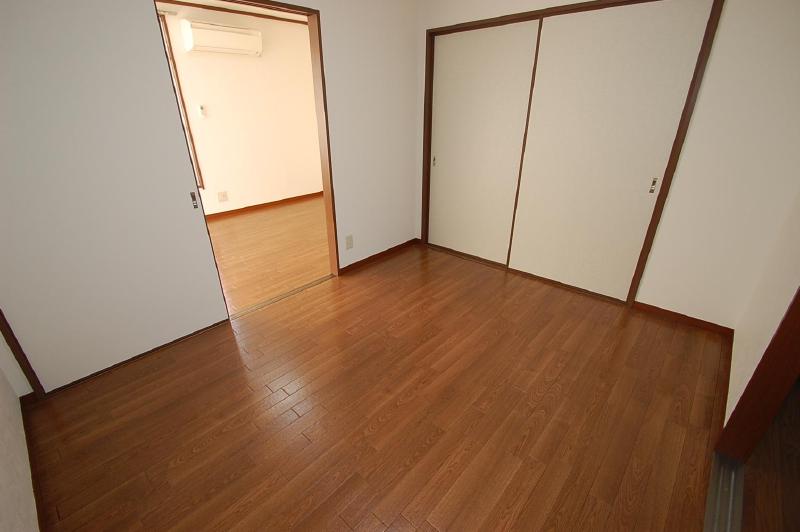 Other room space. The picture may be different takes precedence over the current situation