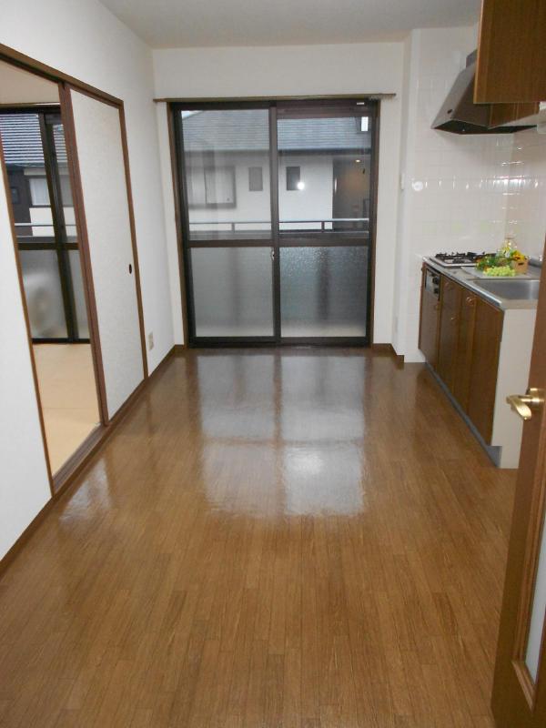 Living and room. There inversion type