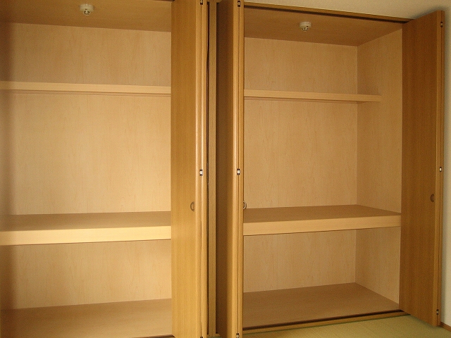 Other room space. South-facing storage fully functional 6 Pledge Japanese-style room