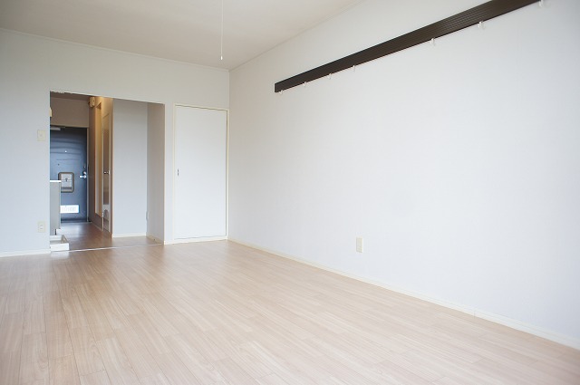 Living and room. Wide ~ There 9 Pledge