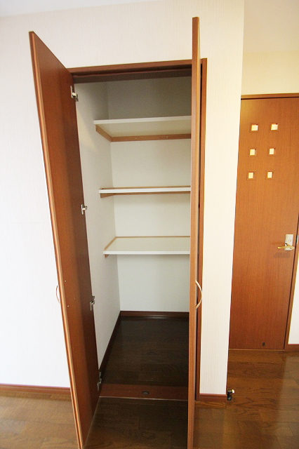 Receipt. It is a reference photograph of the inverted type