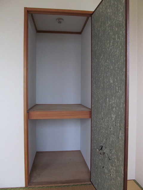 Receipt. Storage of Japanese-style room