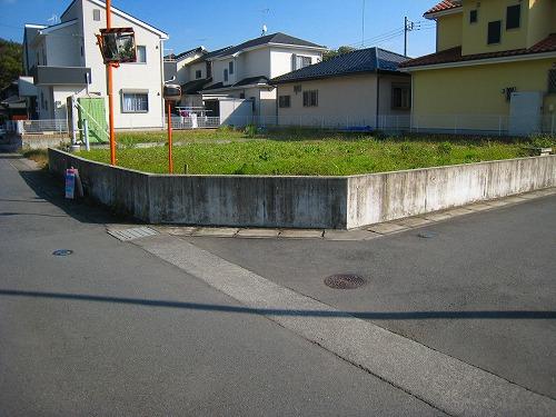 Local photos, including front road. Local (11 May 2013) Shooting