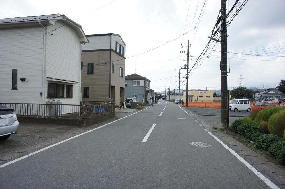 Local photos, including front road. Frontal road