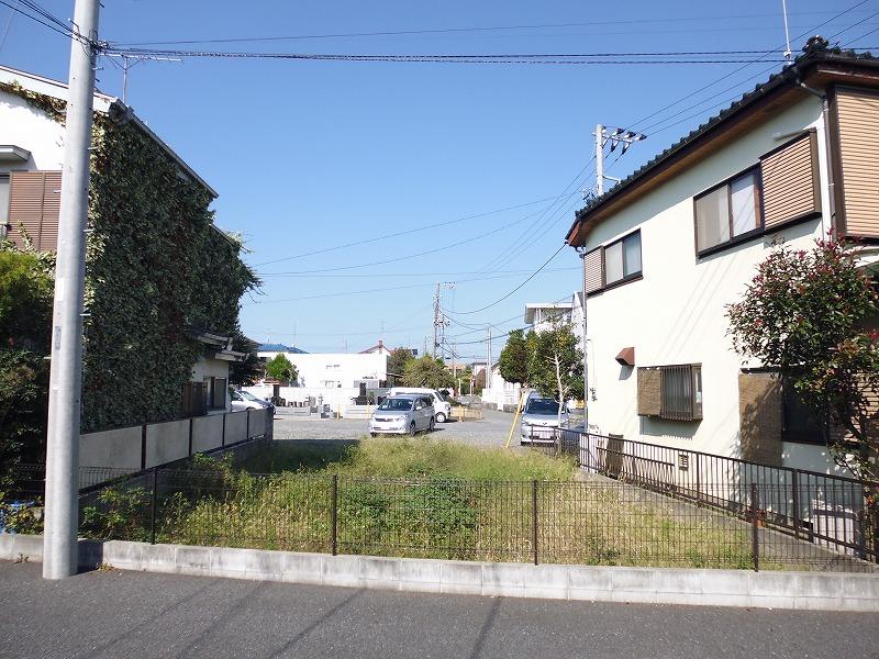 Local photos, including front road. Local (10 May 2013) Shooting