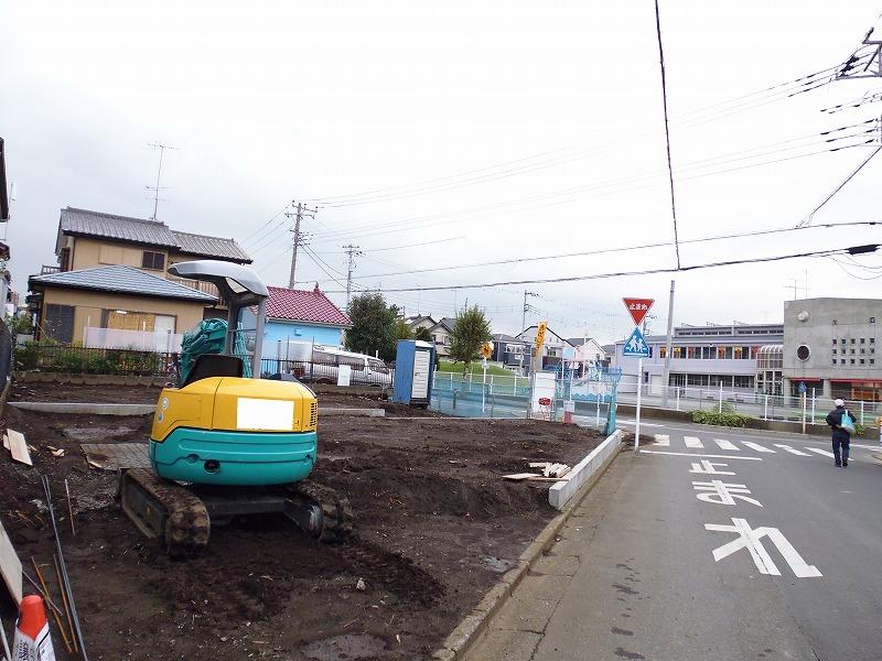 Local photos, including front road. Local (10 May 2013) Shooting