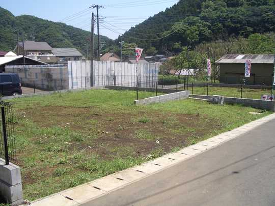 Local land photo. In contact road on the south side about 5m road, Day is good !!