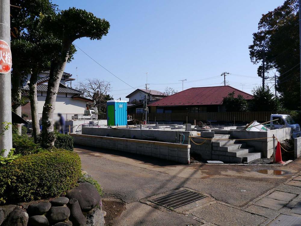 Local photos, including front road. Good per sun