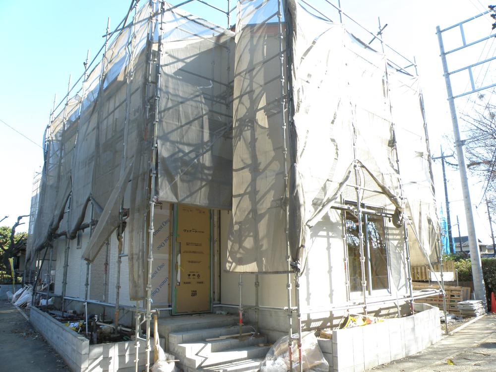 Local photos, including front road. Local (12 May 2013) Shooting