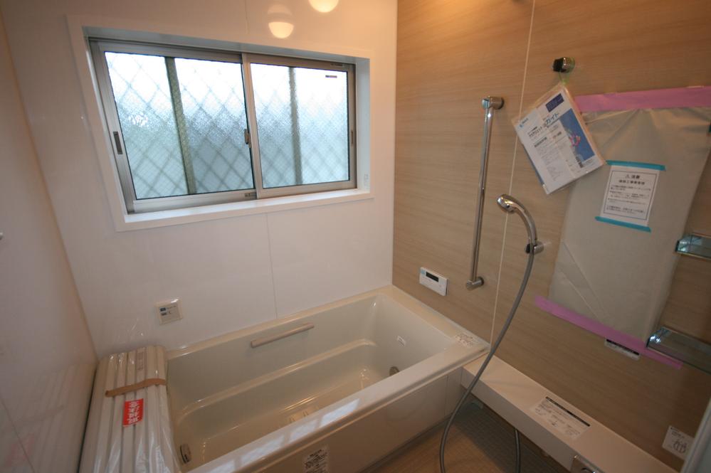 Model house photo. unit bus