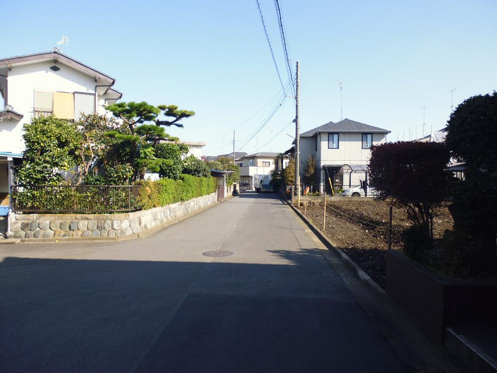 Local photos, including front road. Local (11 May 2013) Shooting