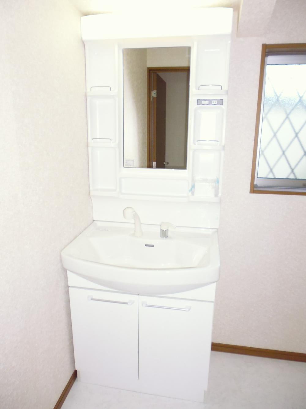 Wash basin, toilet. Indoor (11 May 2013) Shooting